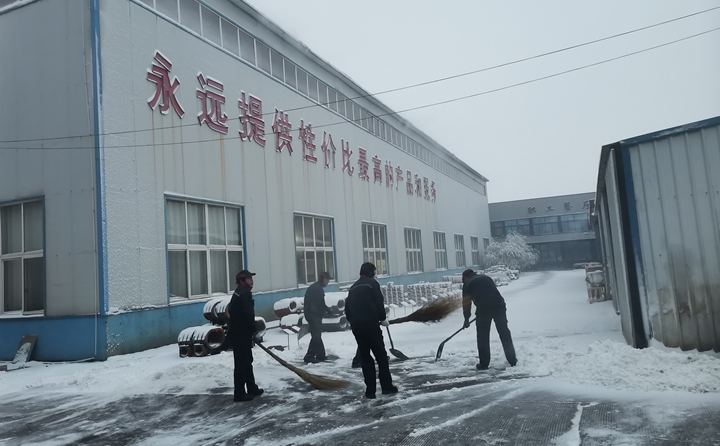 寒風中，雪地里，他們的身影多么美麗.jpg